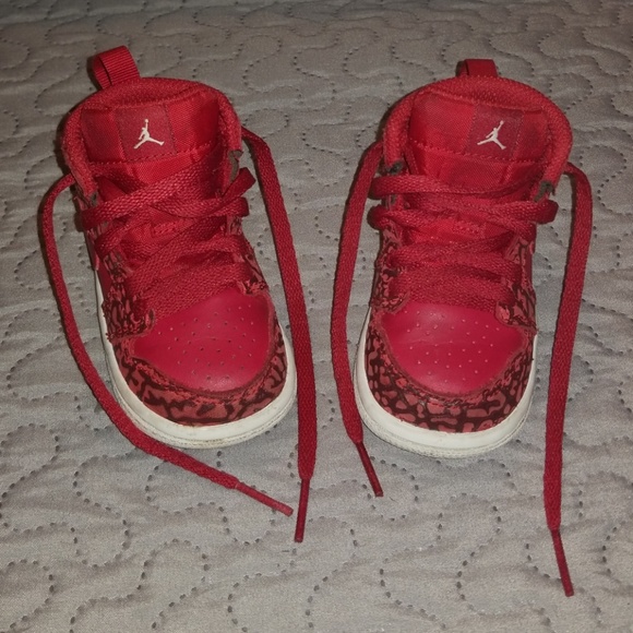 all red jordan shoes